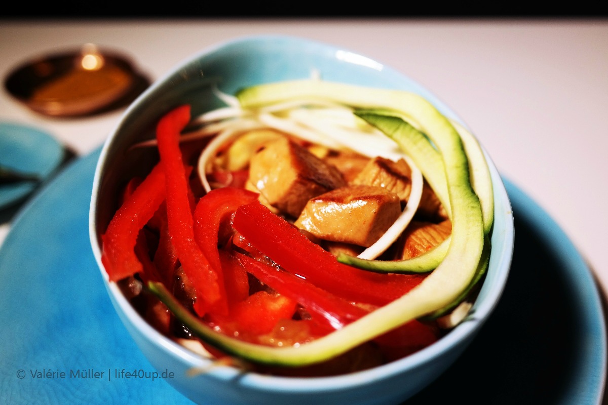 Huhn-Kokos-Curry mit Gemüsenudeln | 5:2 Teilfasten | Intervallfasten | Low Carb